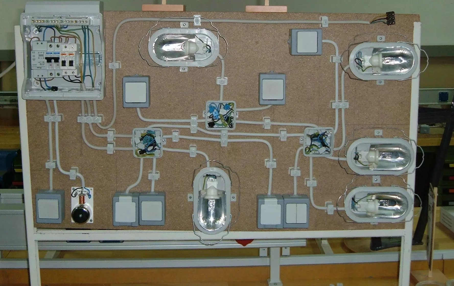 Електрични инсталации