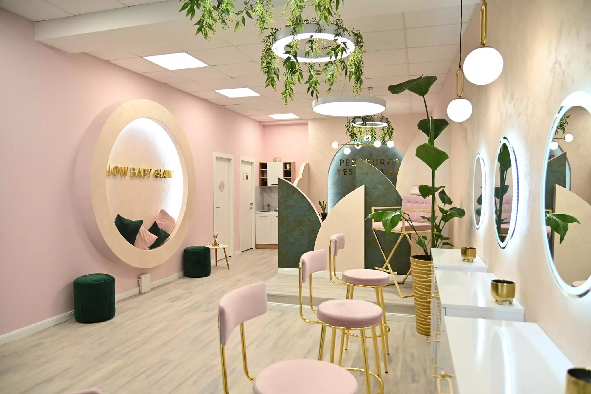 АкадемијазапрофесионалнашминкаикозметикаОхрид