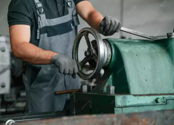 Професионалнапоправкаиодржувањенаиндустрискимашиниy