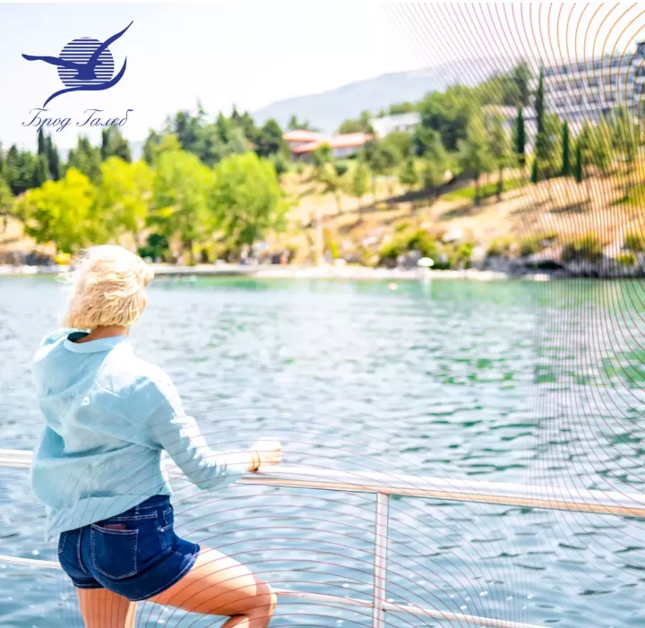 ShipandboatSaintNaumB