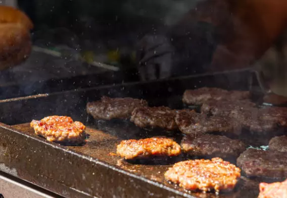 Домашноприготвениплескавици,кебапииколбаси Домашноприготвениплескавици,кебапииколбаси